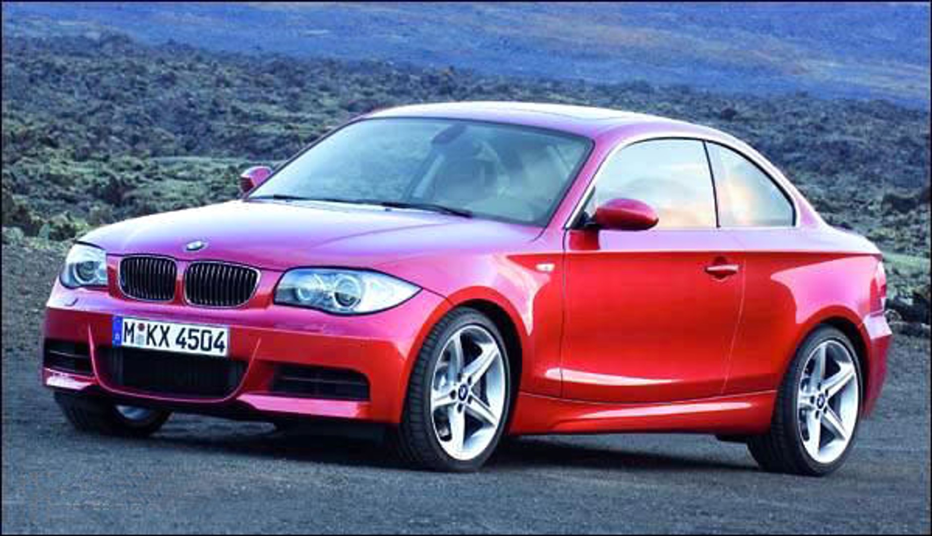 Nowe coupé BMW seria 1 - pierwsi zobaczyli Brytyjczycy (nowe fotografie)