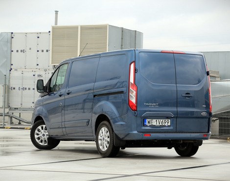 Ford Transit Custom plug-in – miejski dostawczak