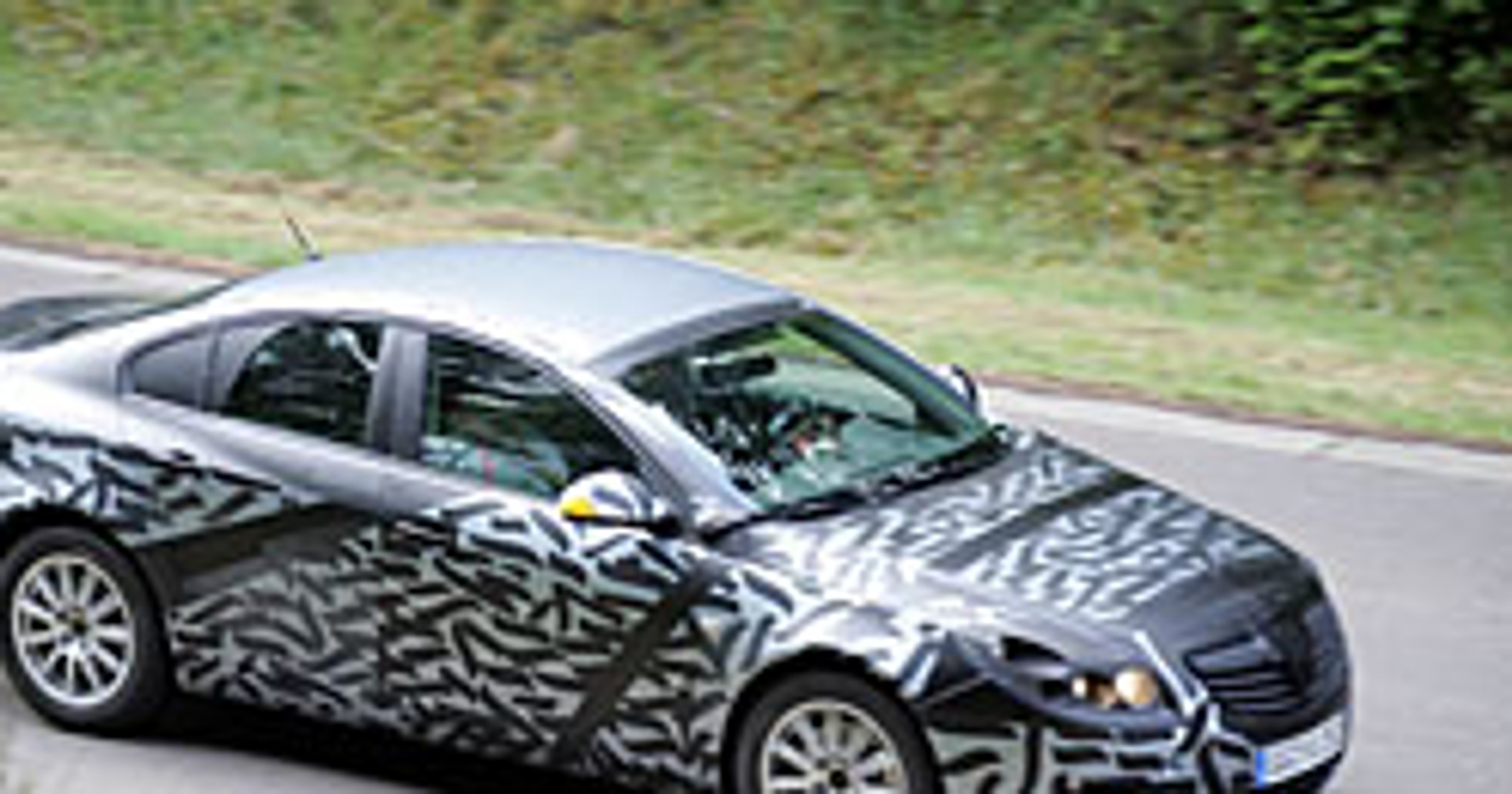 Zdjęcia szpiegowskie: nowy Opel Vectra – prawie jak coupe