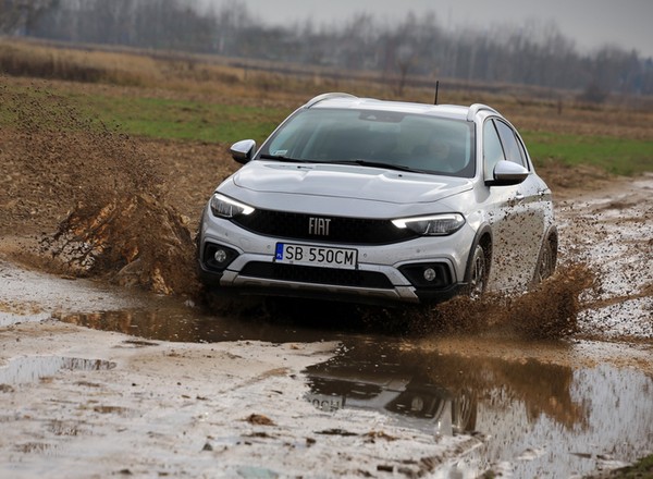 Fiat Tipo Cross to kompakt na bezdroża?