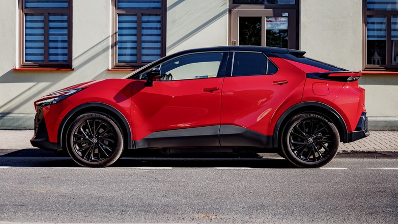 2024 Toyota C-HR PHEV