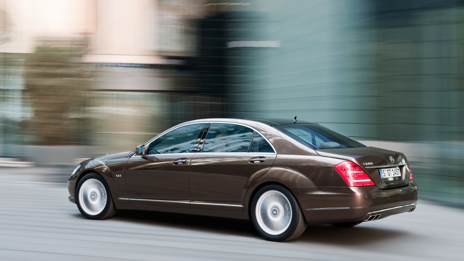 Mercedes klasy S (W221) to model, który zadebiutował w 2005 roku. Widać to po nim?
