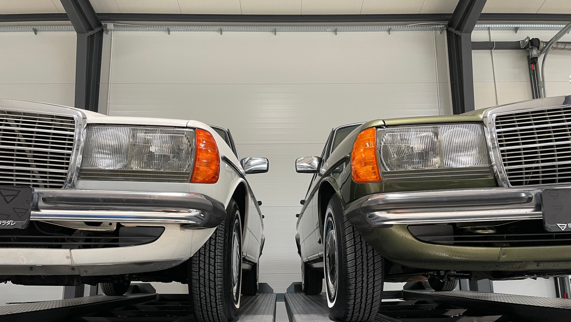 Dwa Mercedesy W123 prosto z Japonii. Wyglądają jak po renowacji