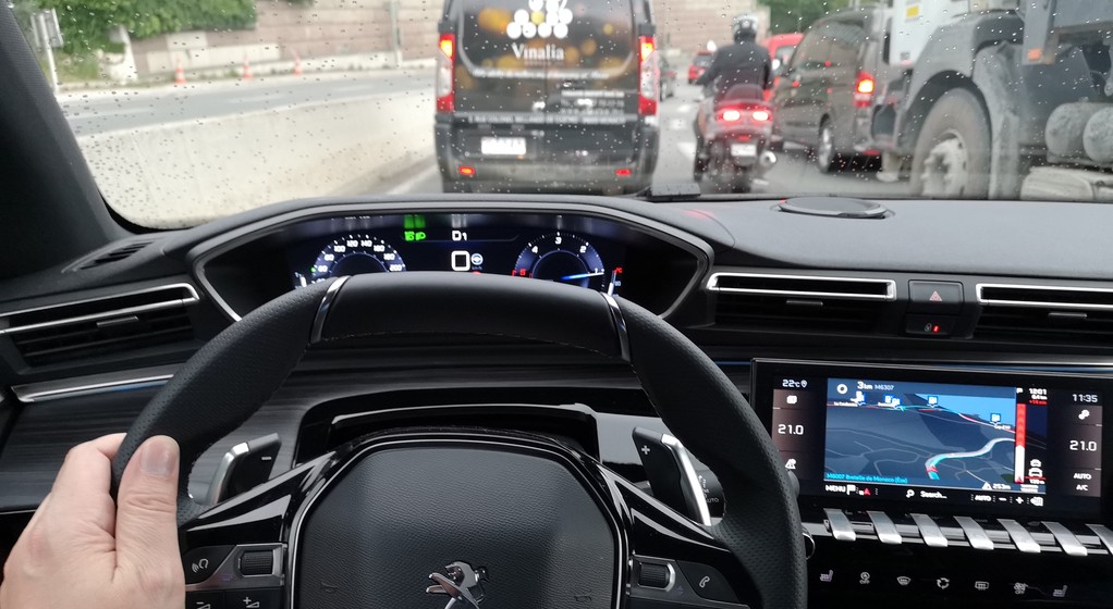 Peugeot 508 - aktywny tempomat działa także w korku