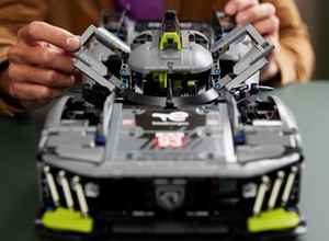 Pierwszy Peugeot z LEGO. Ma pół metra, a liczba funkcji zachwyca
