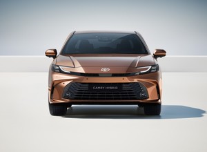 Nowa Toyota Camry już w Polsce. Znamy ceny i promocyjną ofertę