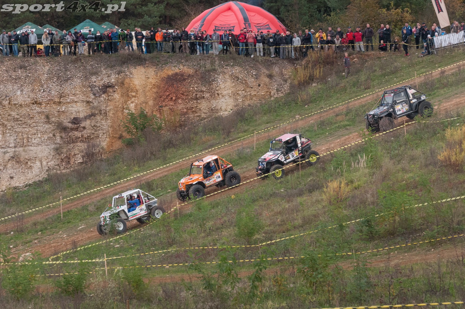 Prolog rajdu odbywa się w kopalni piasku.