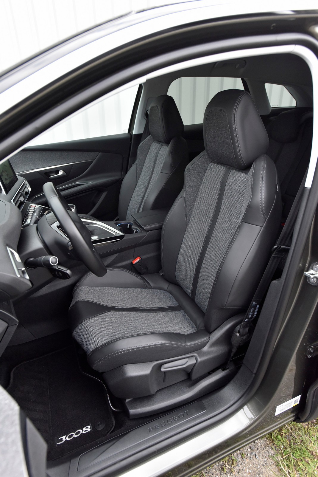 Nieduże silniki, wysokie ceny - Mitsubishi ASX, Nissan Qashqai, Peugeot 3008