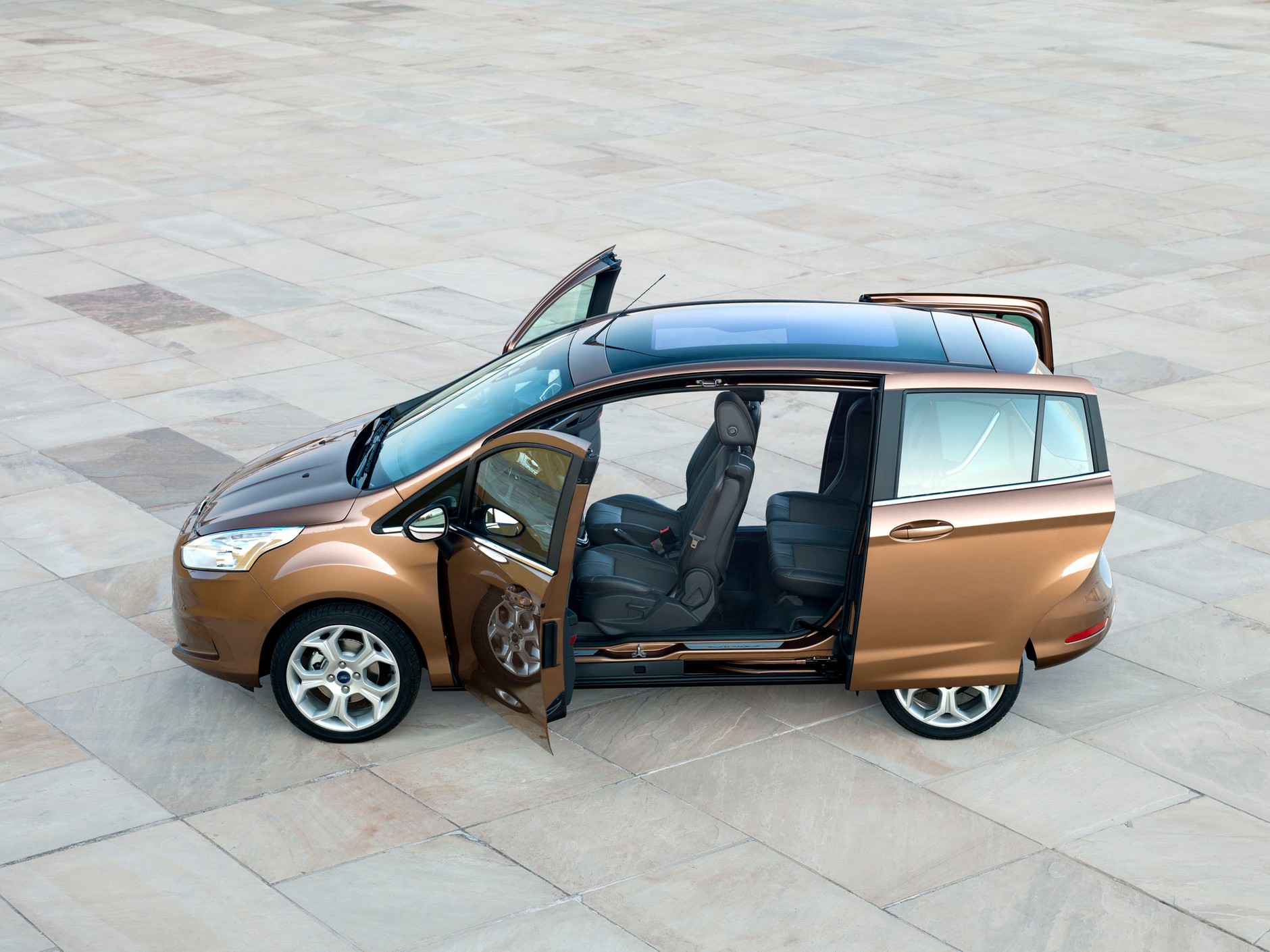 Ford B-Max: nowy, praktyczny mieszczuch