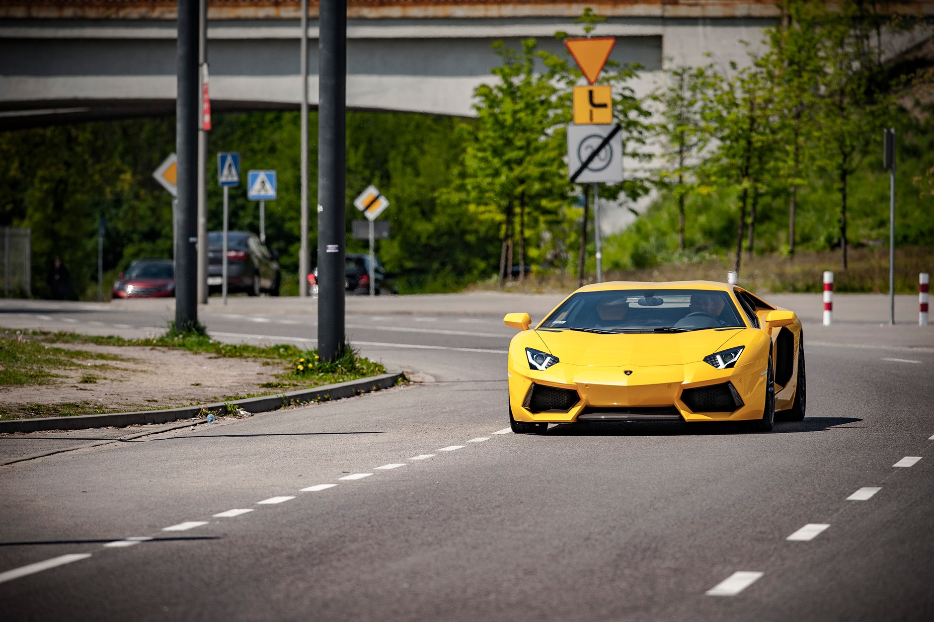 Lamborghini Aventador Coupe vs. Porsche 911 Tubo Cabrio