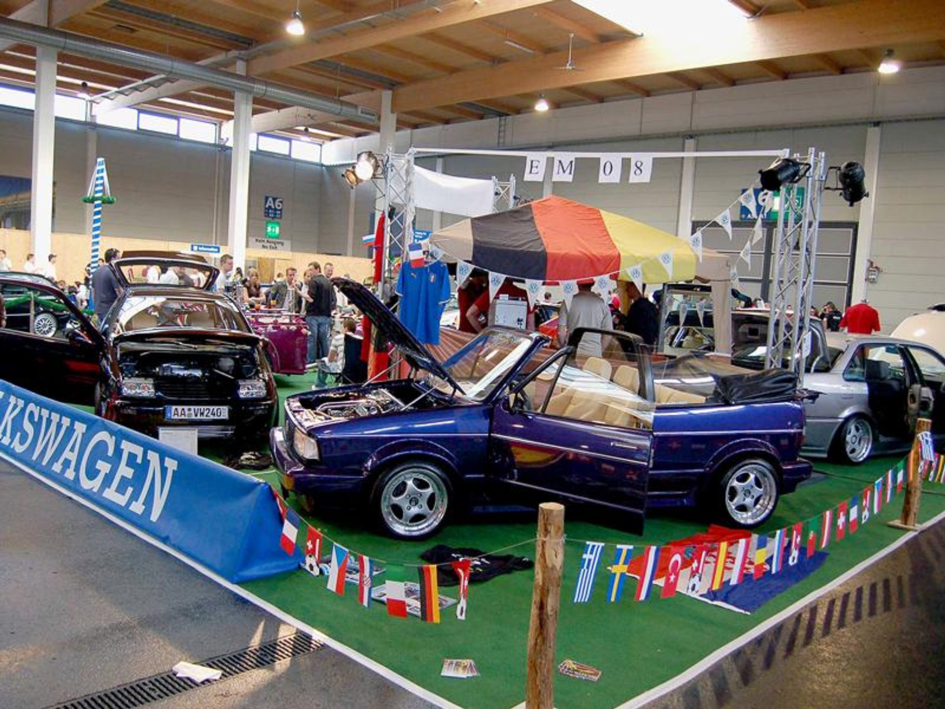 Tuning World Bodensee 2008: Golfy, drifting i dziewczyny -  fotogaleria (2)