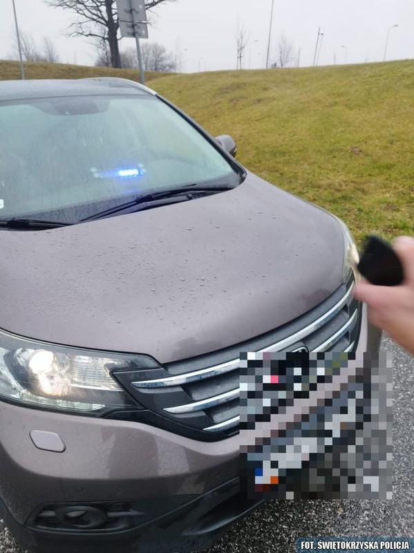 Kierowca Hondy udawał radiowóz. Trafił na prawdziwy