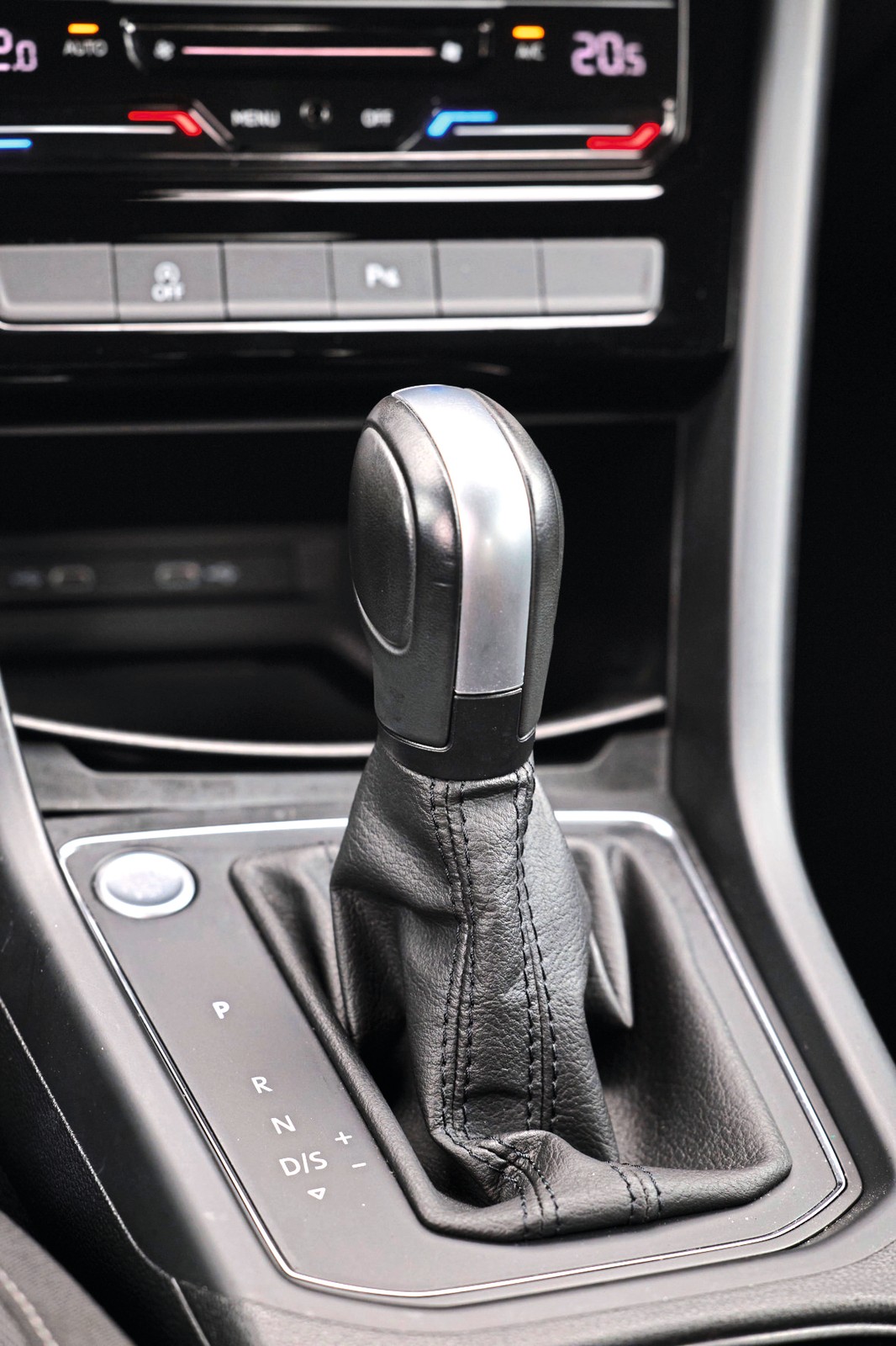 Volkswagen Touran 2.0 TDi (2023): w mocniejszych wersjach stosowane były tzw. mokre skrzynie DSG. 