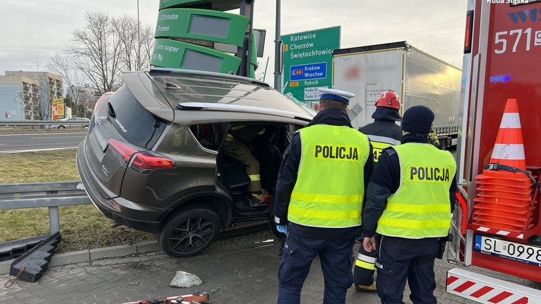 Pijany kierowca ucieczkę zakończył na stacji paliw