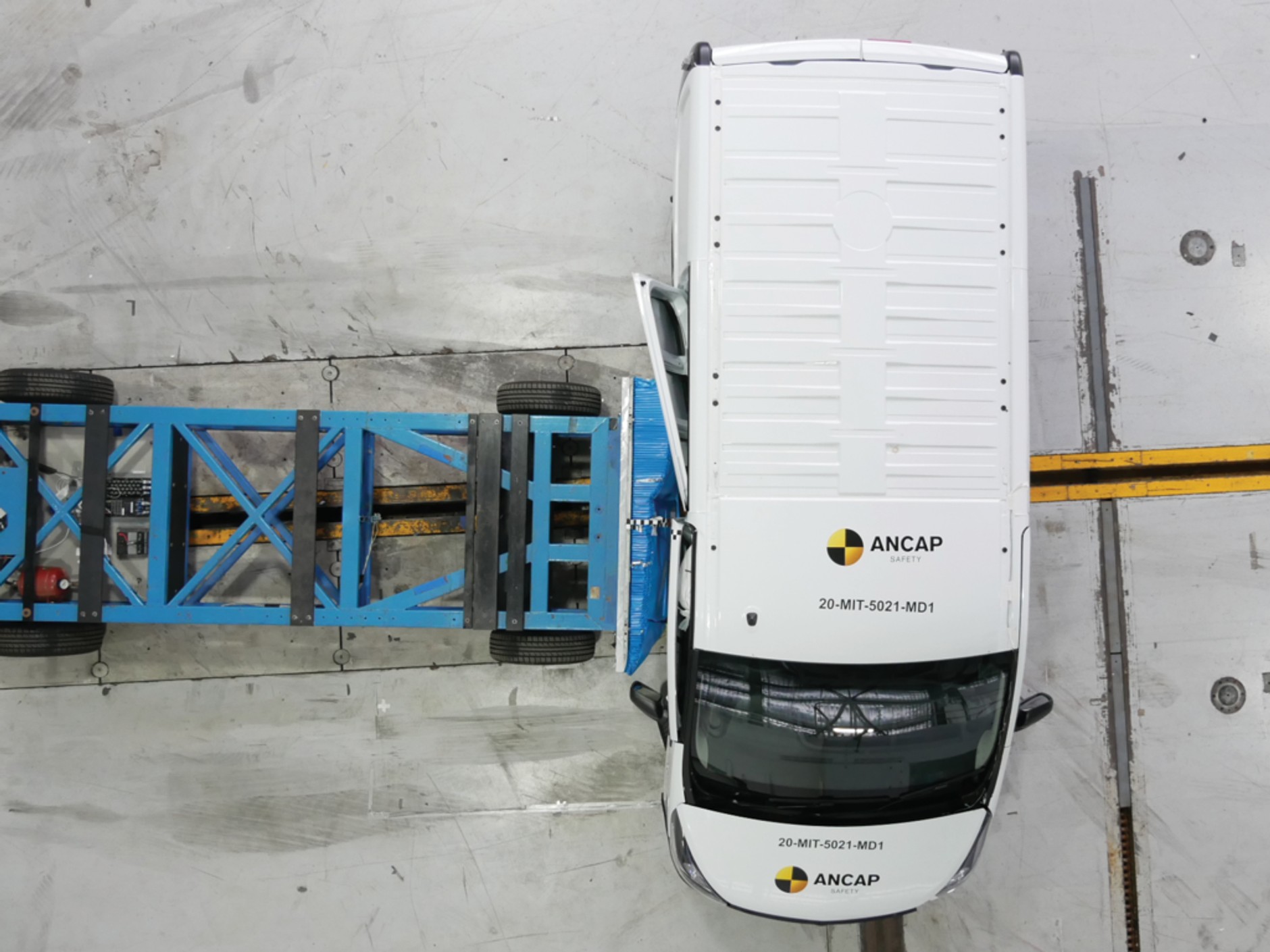 Mitsubishi Express w teście zderzeniowym ANCAP