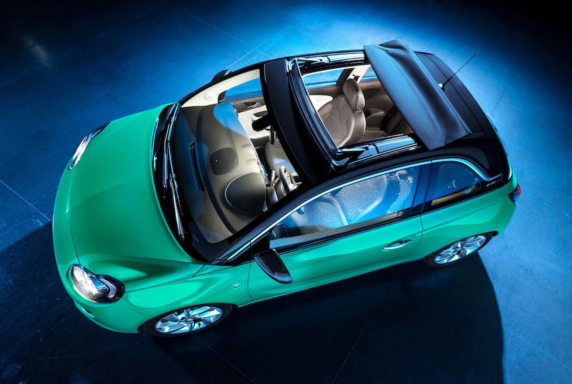 Opel Adam z brezentowym dachem