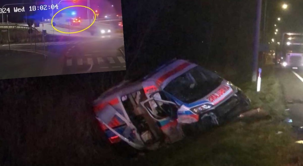 Rozbity ambulans, którym podróżował ratownik Piotr Miernecki