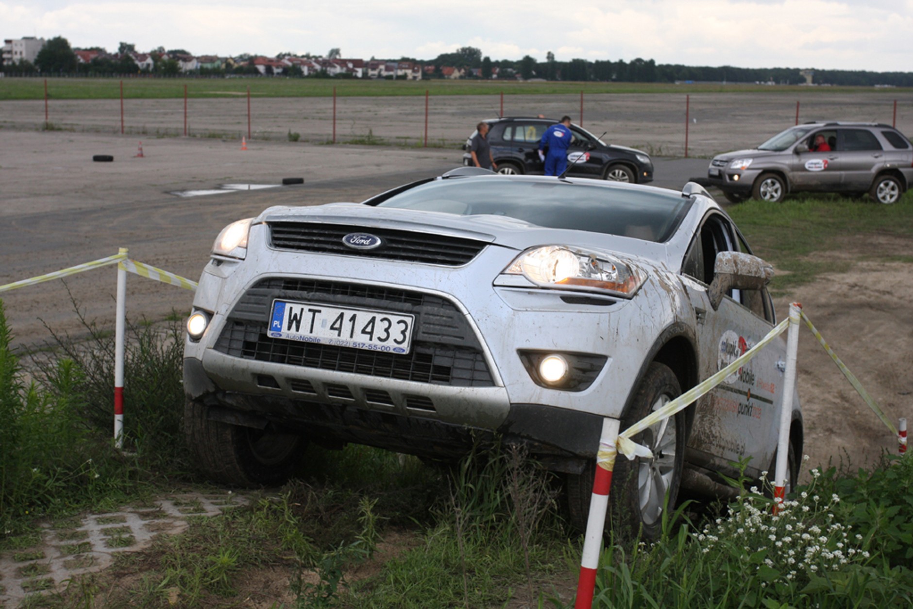 Co potrafią SUV-y? Nasi czytelnicy testują 5 aut klasy SUV - Na ringu stanęły: Citroen C-Crosser, Suzuki Grand Vitara, VW Tiguan, Kia Sportage i Ford Kuga