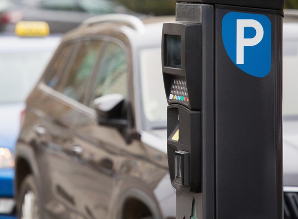 Przedsiębiorca skarży się na roczne opłaty za parking. Są pięć razy wyższe