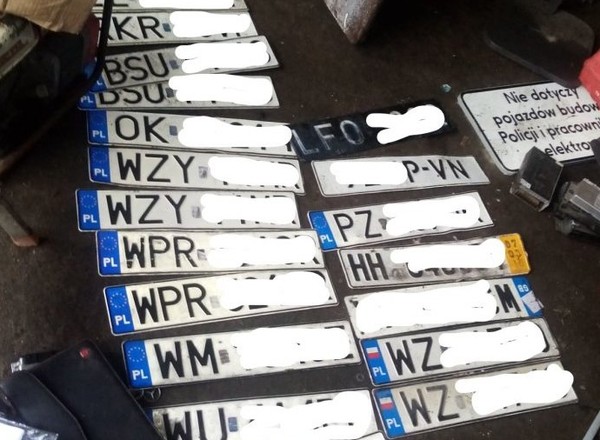 Bracia kradli auta, części sprzedawali na złomowiskach. Wpadli przez lawetę