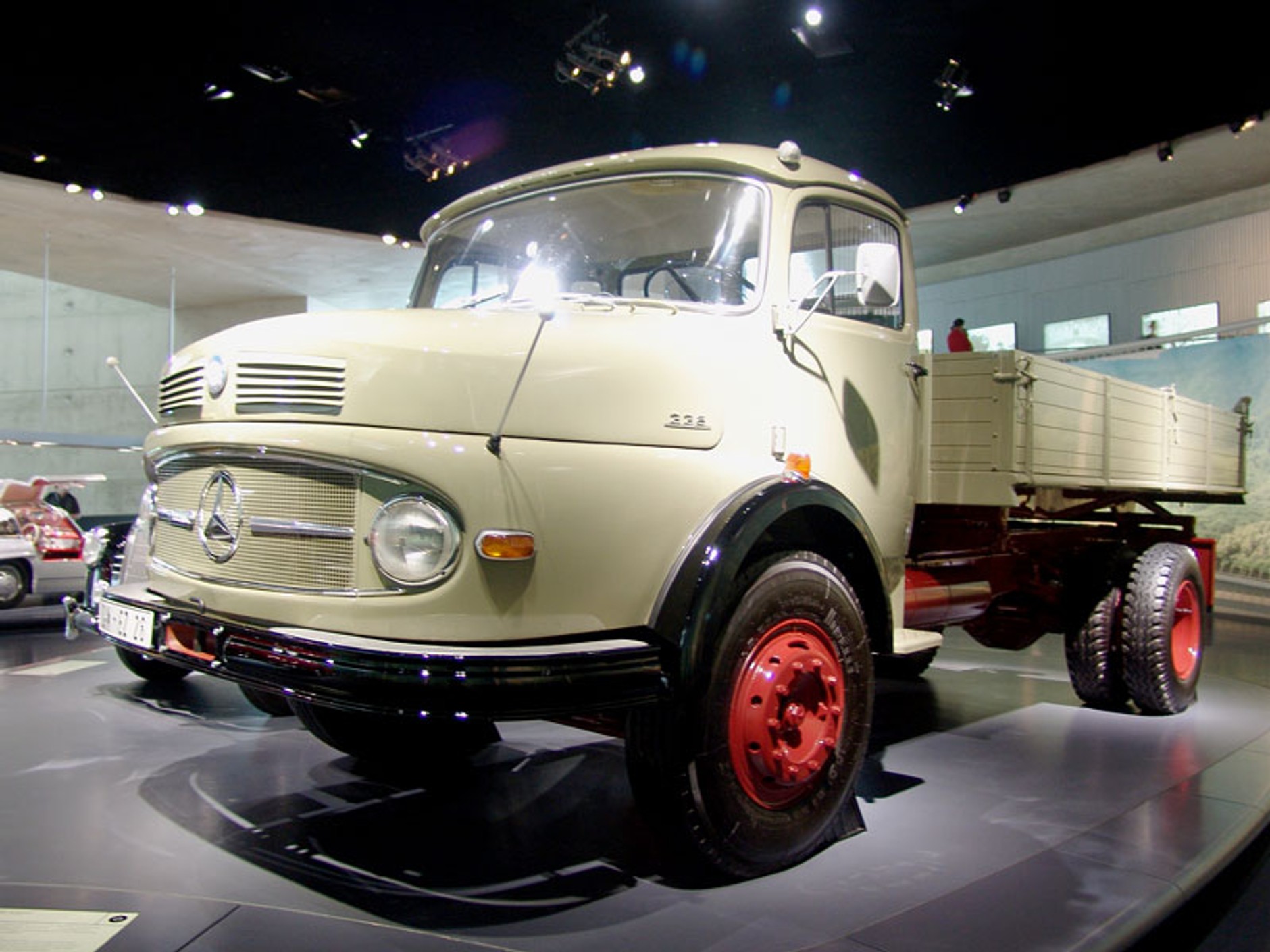 Mercedes-Benz - Muzeum: 120 lat historii na 9 piętrach - 2. część (galeria)