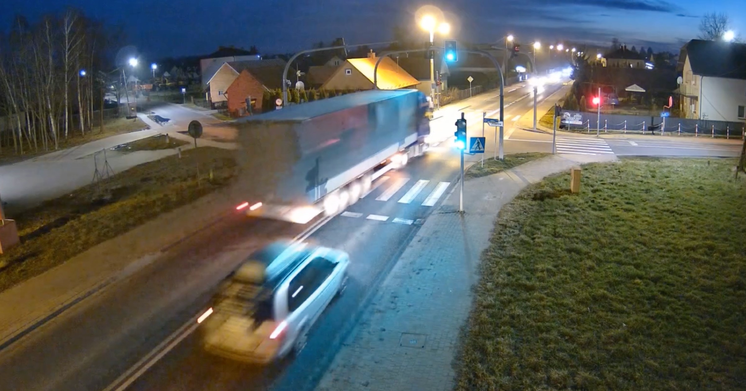 Kierowca ciężarówki wyprzedził na skrzyżowaniu