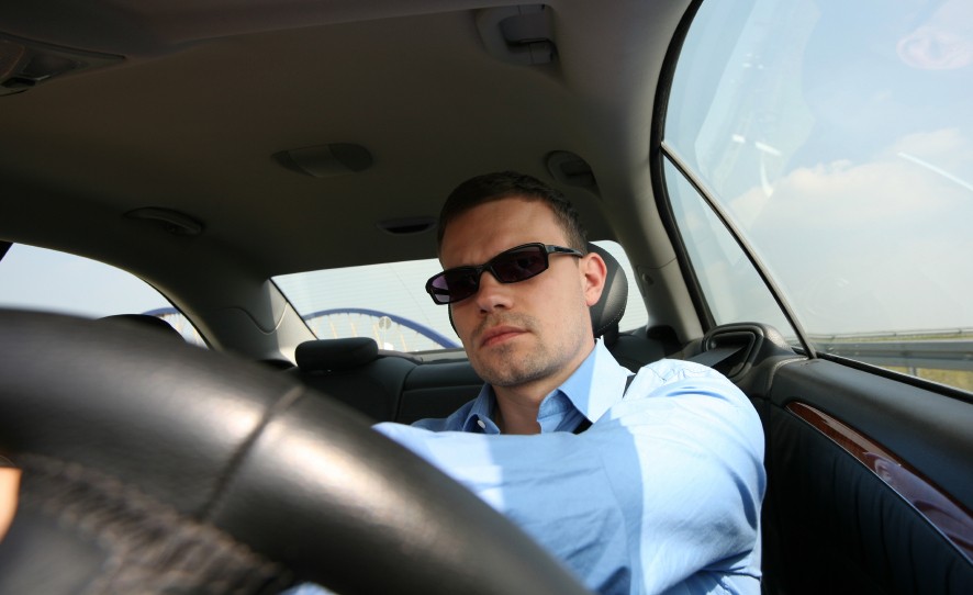 Pewny siebie kierowca