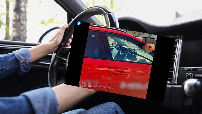 Kierująca z laptopem na kolanach