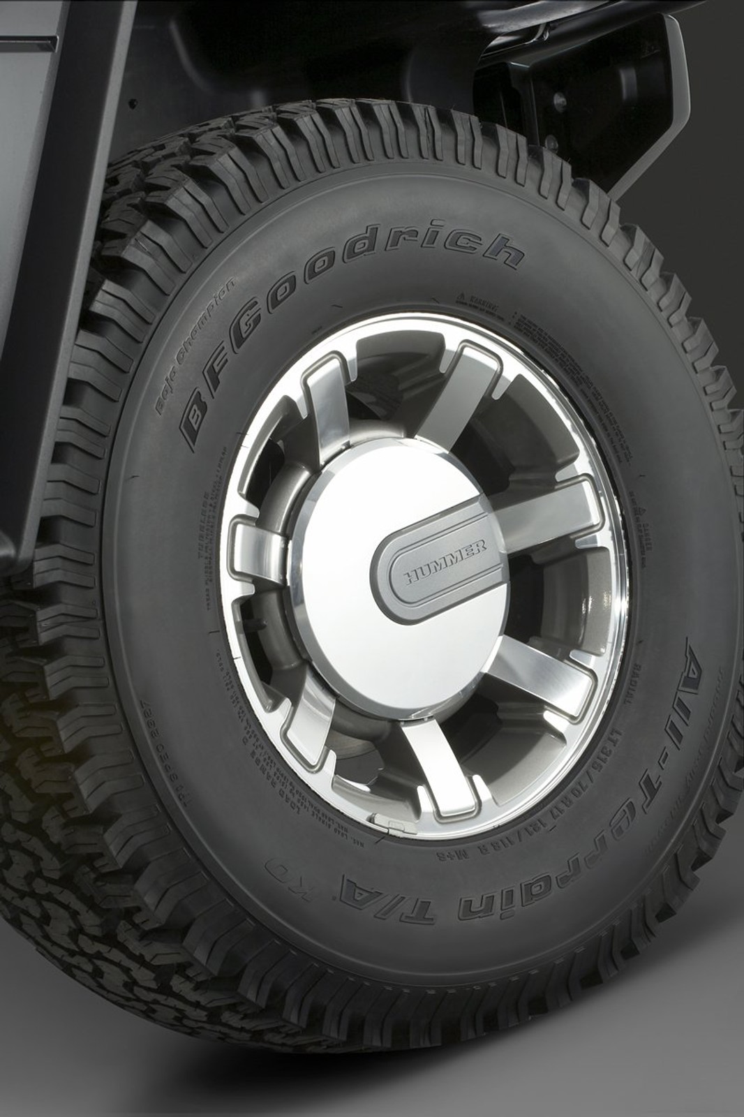 Hummer H2 z nowym silnikiem i wnętrzem