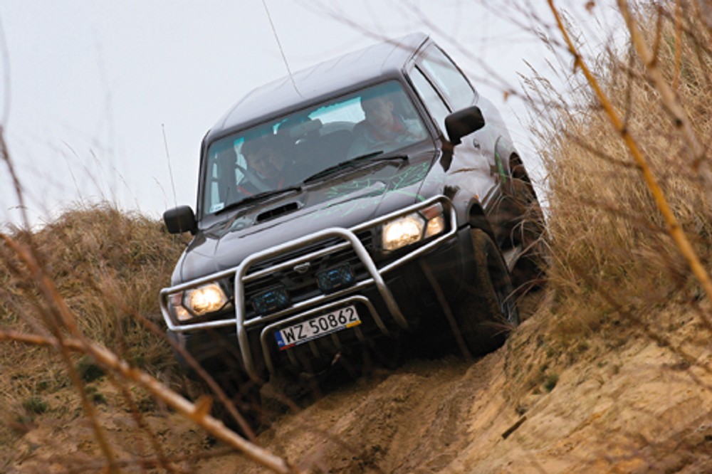 Nissan Patrol do jazdy w terenie? Montaż solidnego diesla BMW w miejsce oryginalnego silnika to popularna przeróbka. 