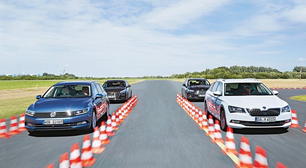 Porównanie kombi: nowe Mondeo, i40, Superb, Passat