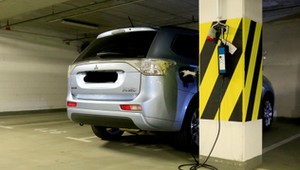 Ładujesz auto ze wspólnego gniazdka w garażu? Zarządy wspólnot reagują