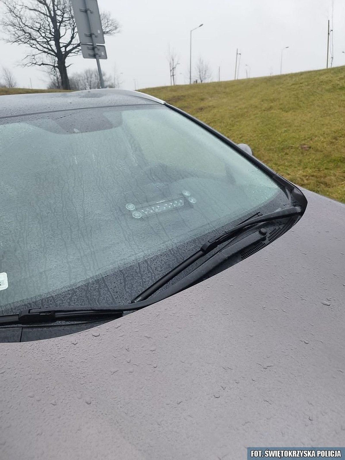 Kierowca Hondy udawał radiowóz. Trafił na prawdziwy