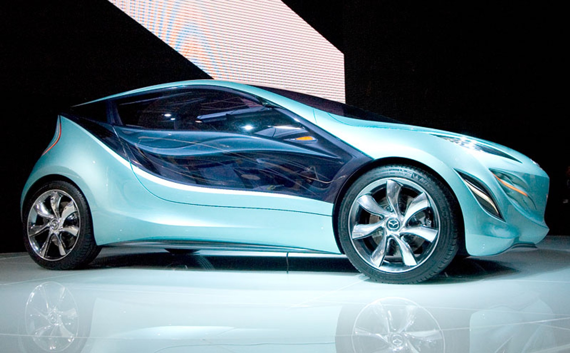 Tokio 2009: zero emisji, Celica powraca, elektryczne 4x4 (fotogaleria)