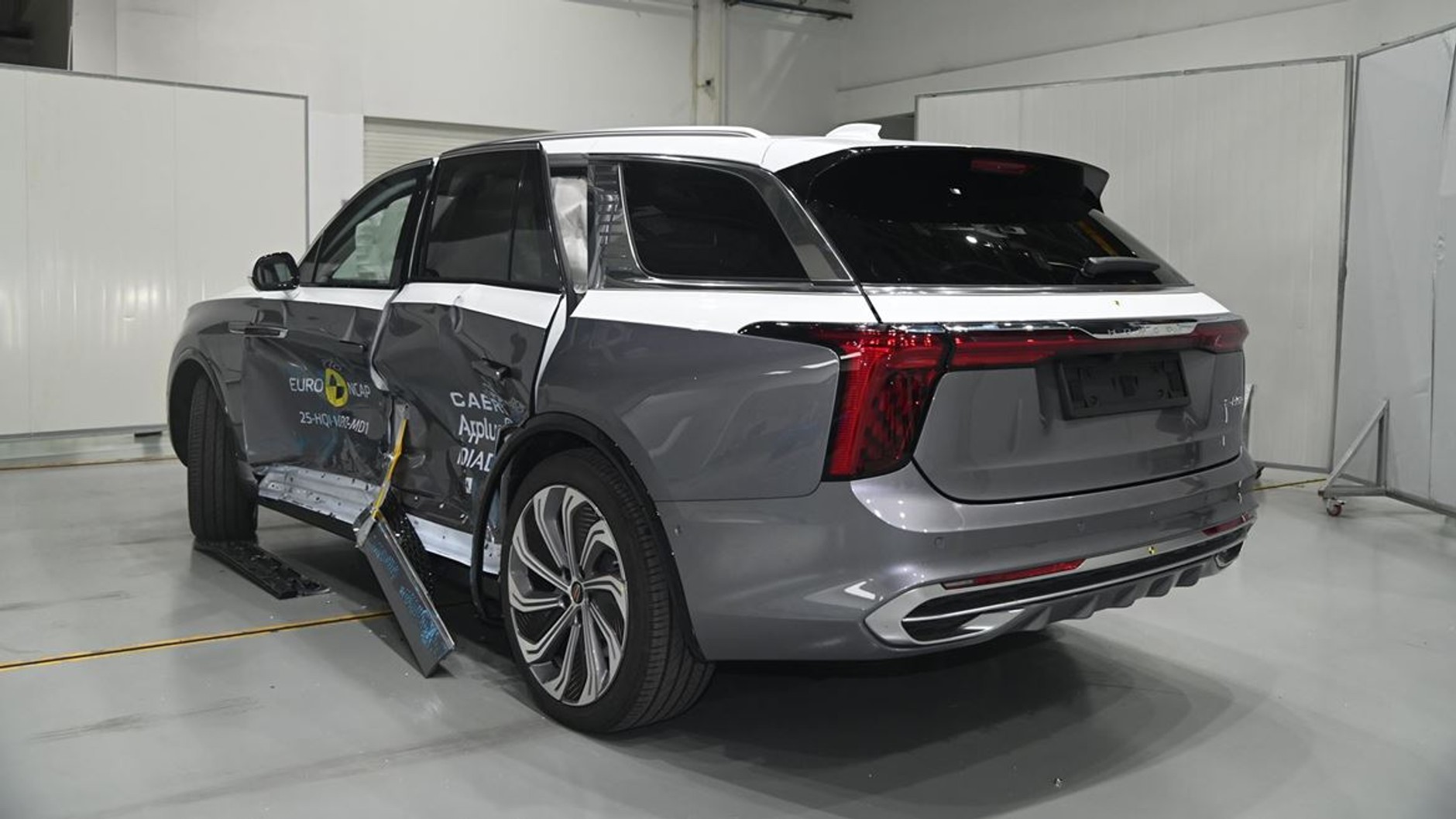 Crash test: Hongqi E-HS9 (2025)