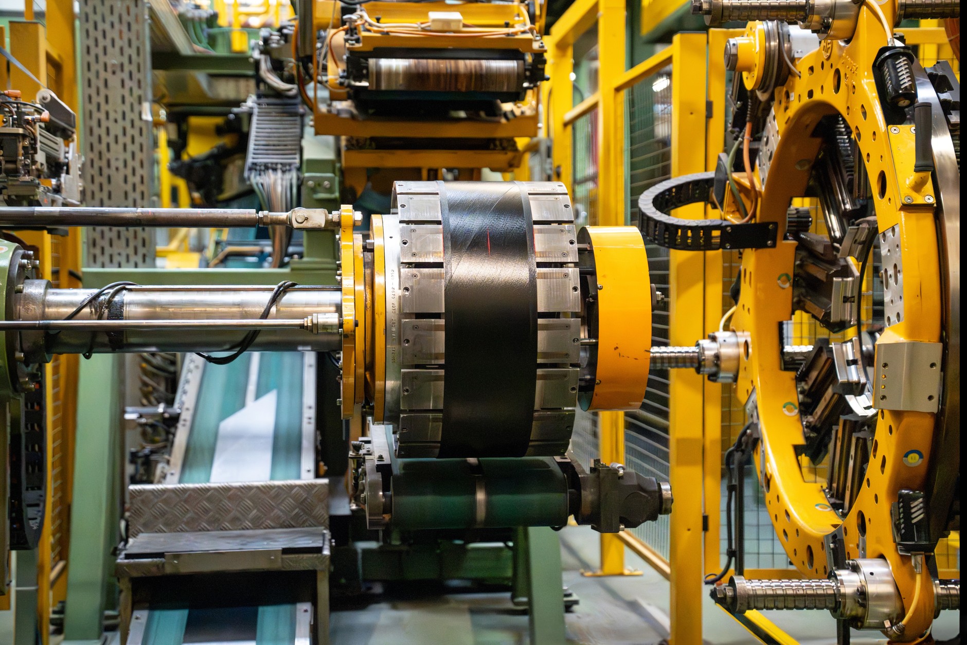 W różnych zakładach koncernu Goodyear obowiązują te same standardy jakości, wykorzystywane są takie same maszyny, receptury i technologie. Jakość opon nie zależy od miejsca ich produkcji