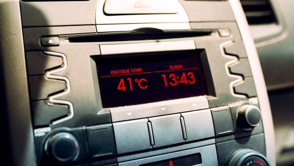 Sześć (nie)typowych problemów z autem, które grożą, kiedy robi się gorąco