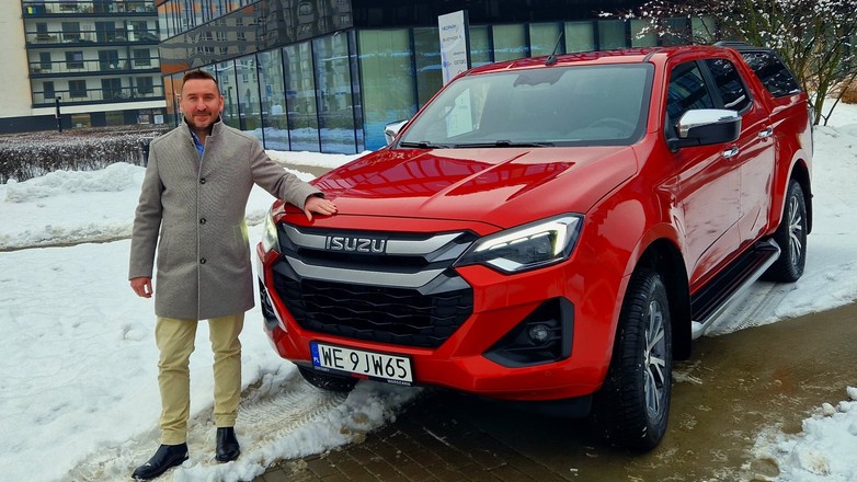 Radosław Przybyt (Country Manager Isuzu Automotive Polska) przy Isuzu D-Max