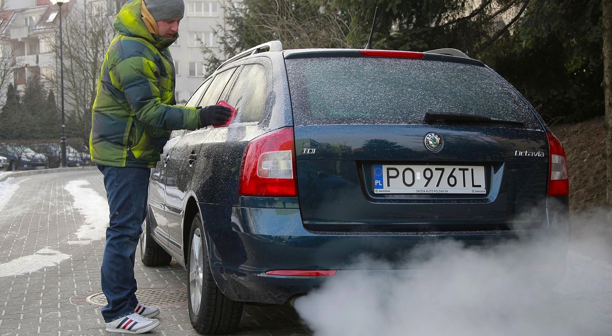 Zimowa kurtka do jazdy autem to dramatyczny wybór. Nie wiesz, jak dużo ryzykujesz