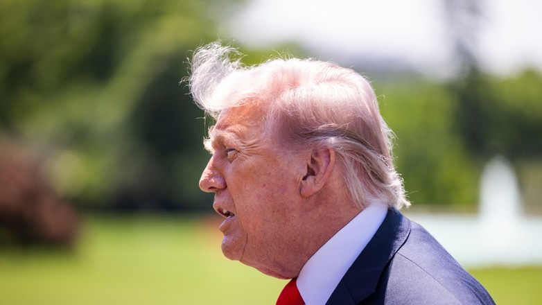 epa12926969 - USA TRUMP IRAN SPIRIT (US President Trump speaks on Iran war, Spirit Airlines from White House)