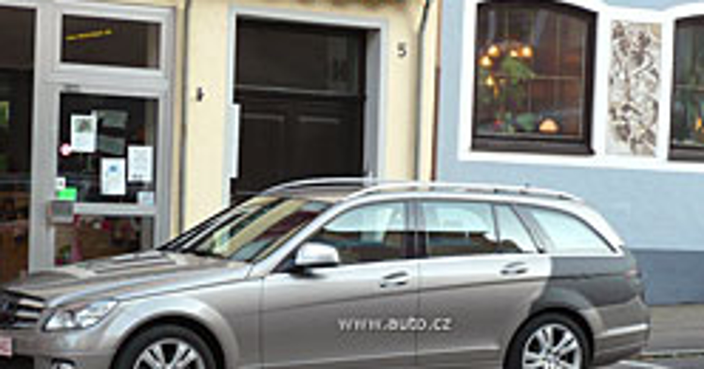 Zdjęcia szpiegowskie: Kombi Mercedes-Benz klasy C w zbliżeniu (premiera już wkrótce)
