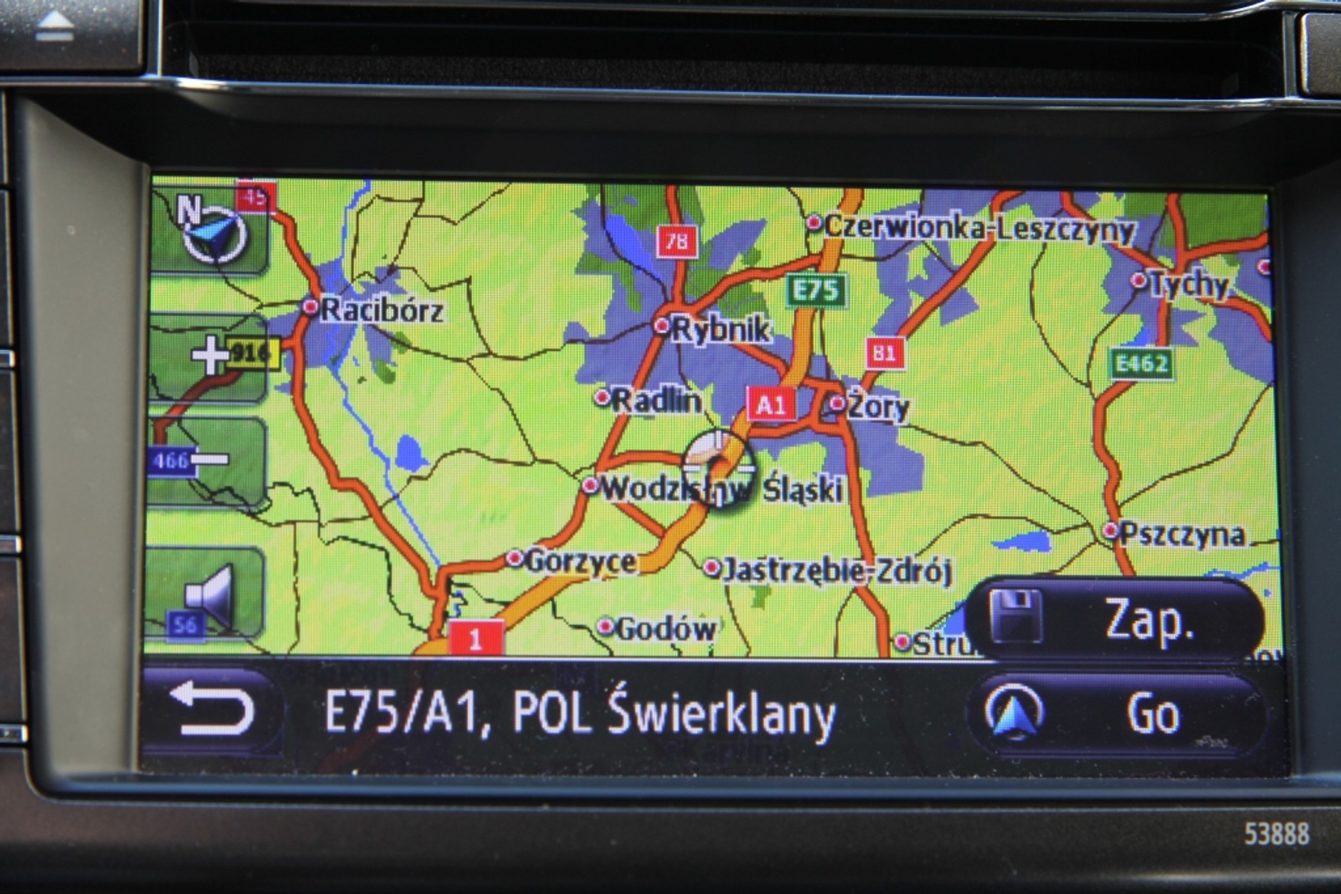 Toyota. Dobre mapy uwzględniające aktualny stan dróg. W niektórych miejscach nawet wyprzedza stan faktyczny: