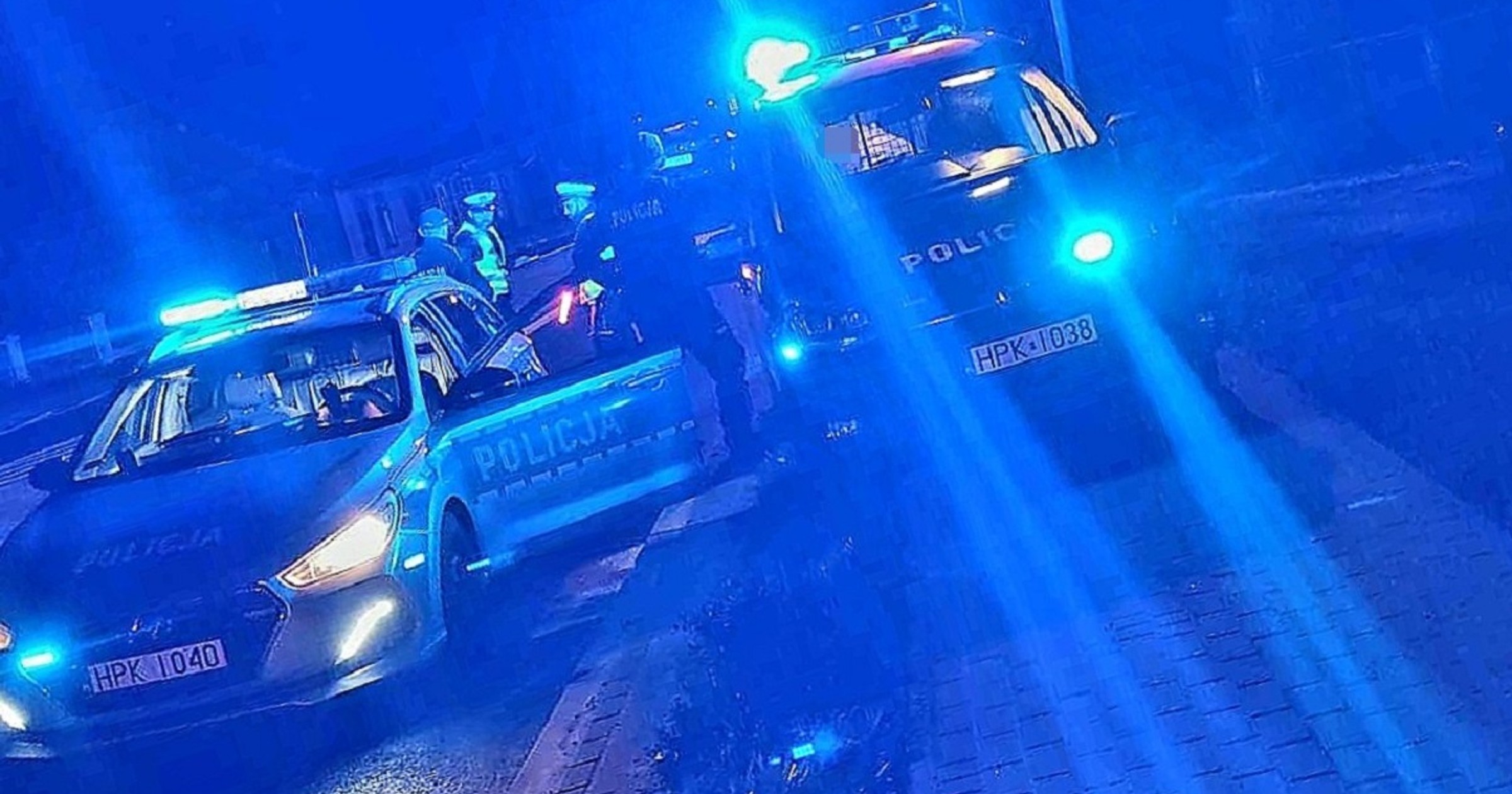 Radiowozy na sygnale po nocnym pościgu w Jaśle