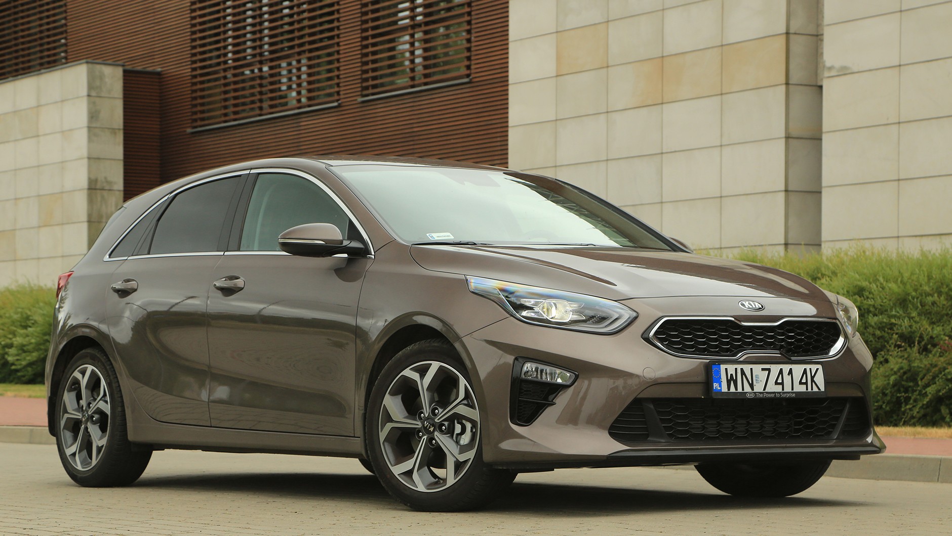 KIa Ceed jest raczej kojarzona z oznakowanymi radiowozami. Jak się okazuje, takim autem jeździ również drogówka