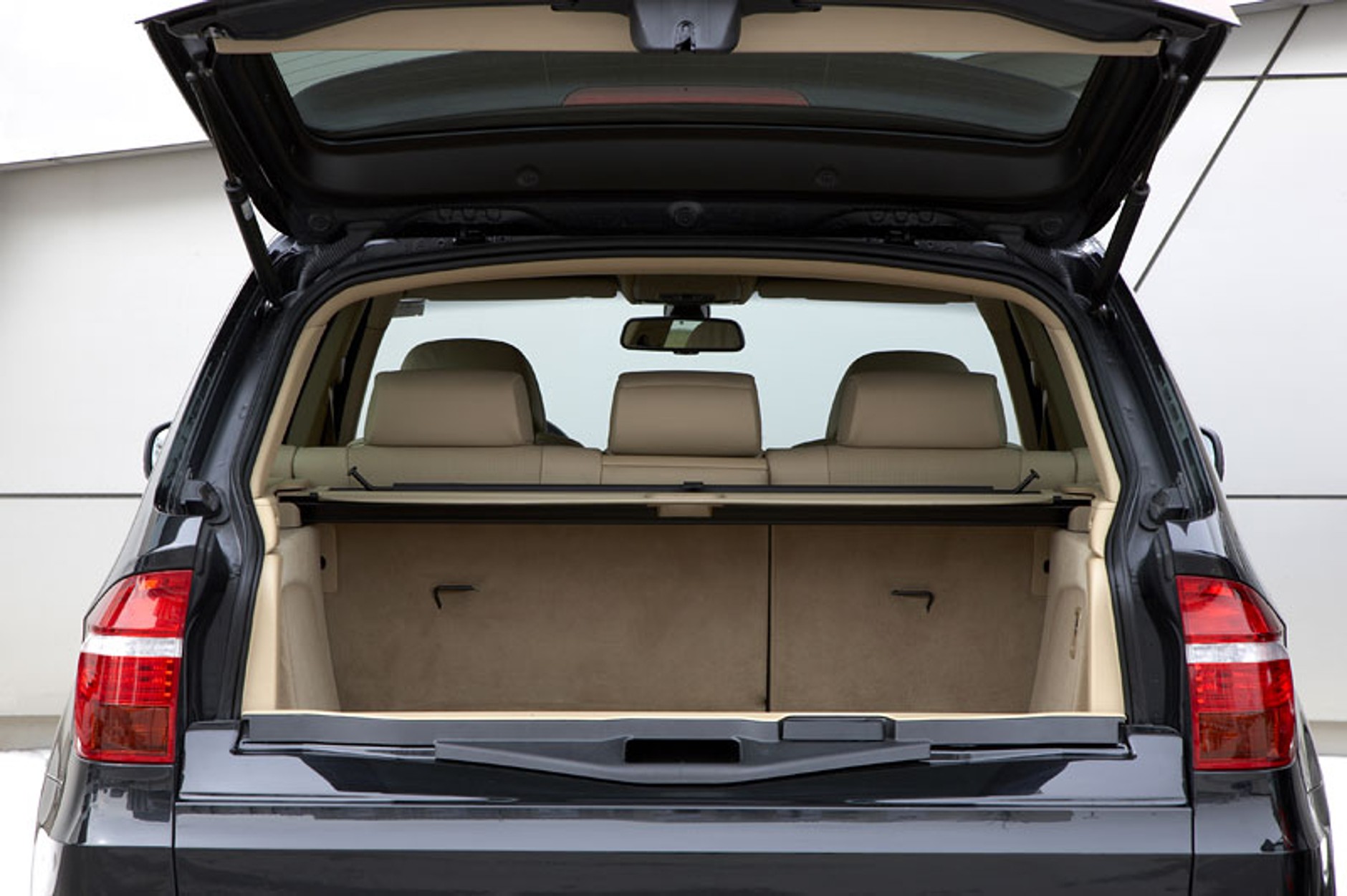 BMW X5 Security Plus: pancerna twierdza (fotogaleria)