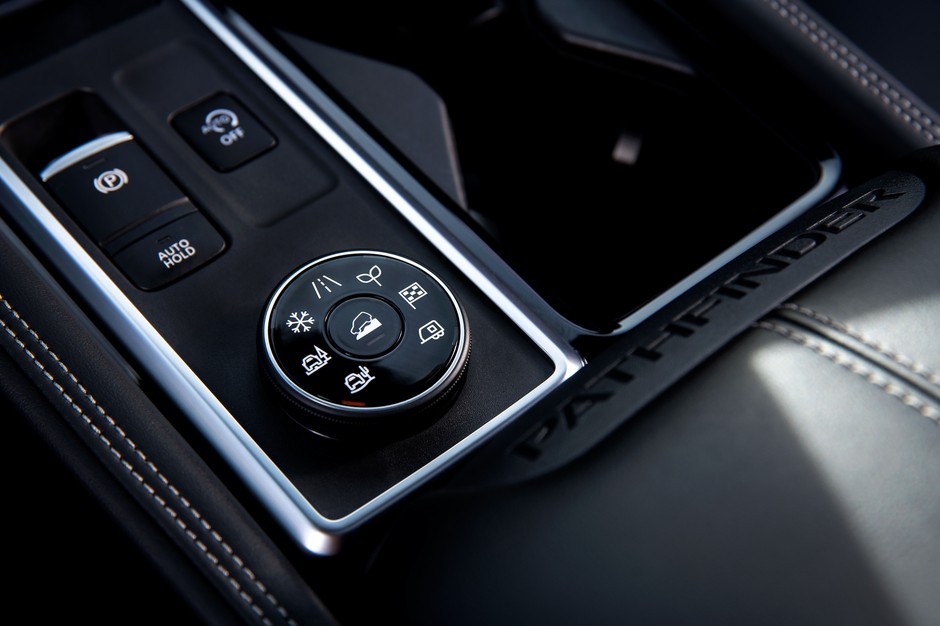 Nissan Pathfinder V (2022)