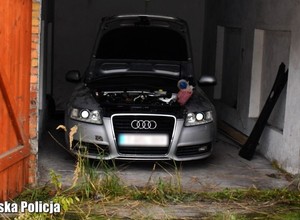 W garażu znaleźli Audi A6 z Niemiec. Auto nie miało już wielu elementów