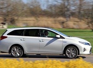 Toyota Auris Hybrid - hybryda po intensywnym teście
