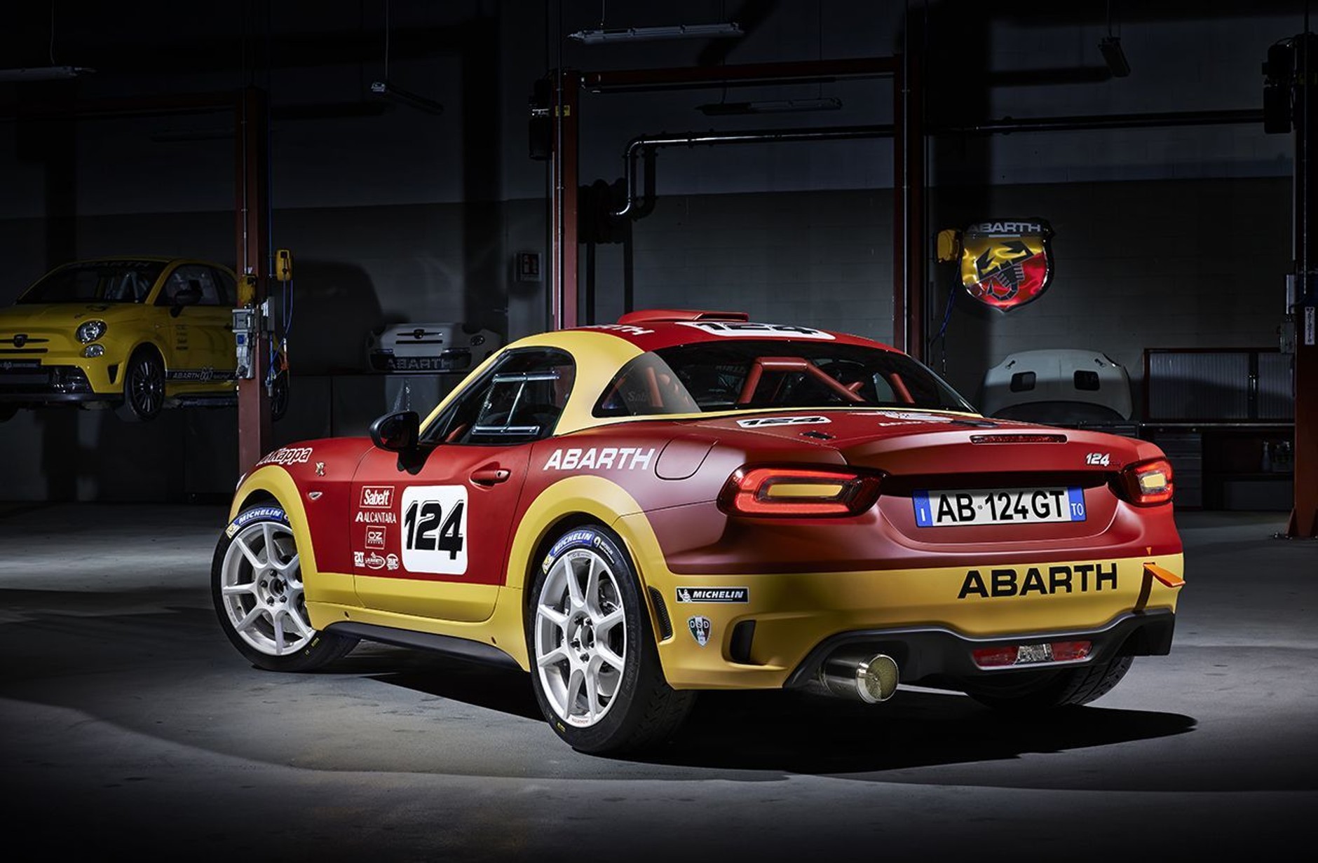 Genewa 2016: mocne uderzenie – Abarth 124 spider