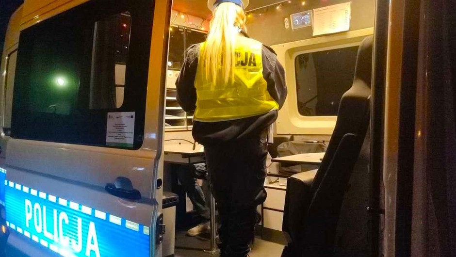To była zwykła kontrola drogowa. Policjanci zatrzymali ich oboje